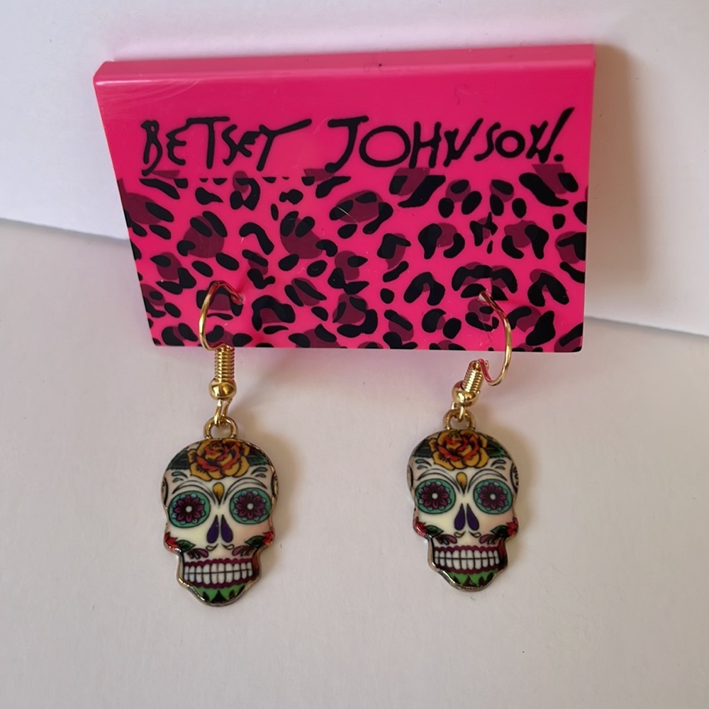 Betsey Johnson Skull Earrings NWT Great Gift Idea